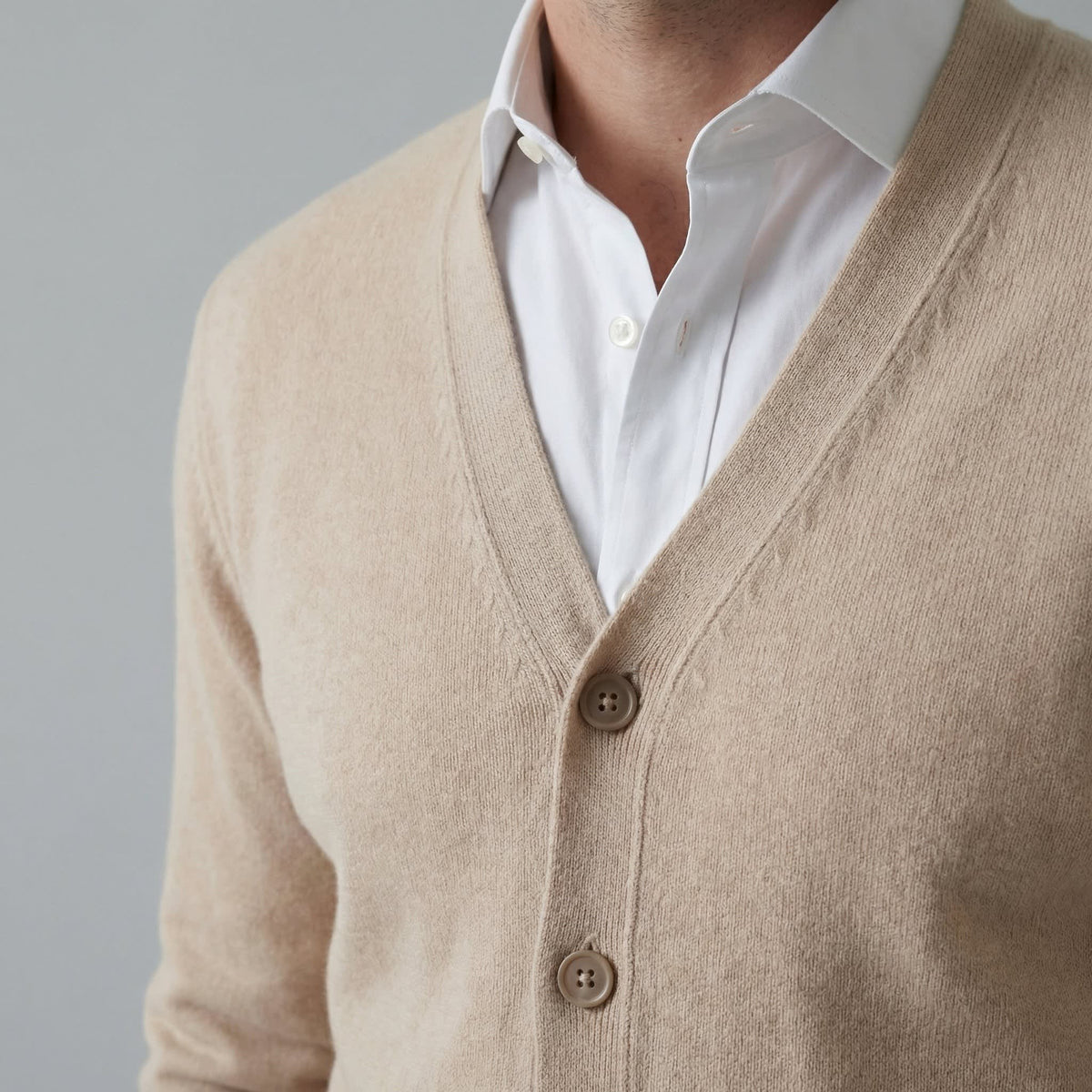 Herren Feinstrickjacke mit V-Ausschnitt | Sebastian