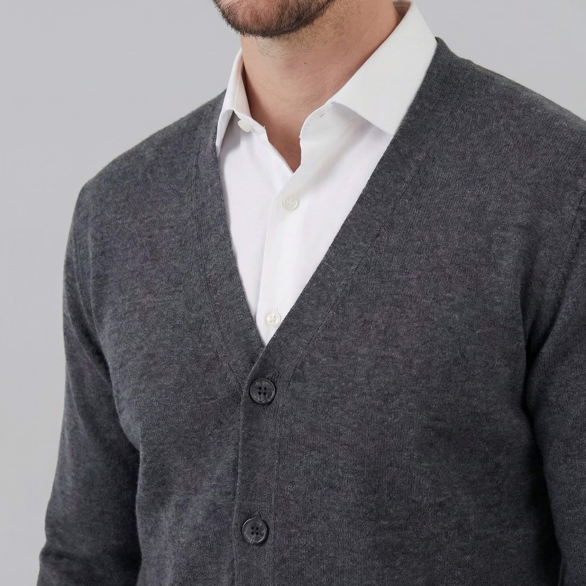 Herren Feinstrickjacke mit V-Ausschnitt | Sebastian