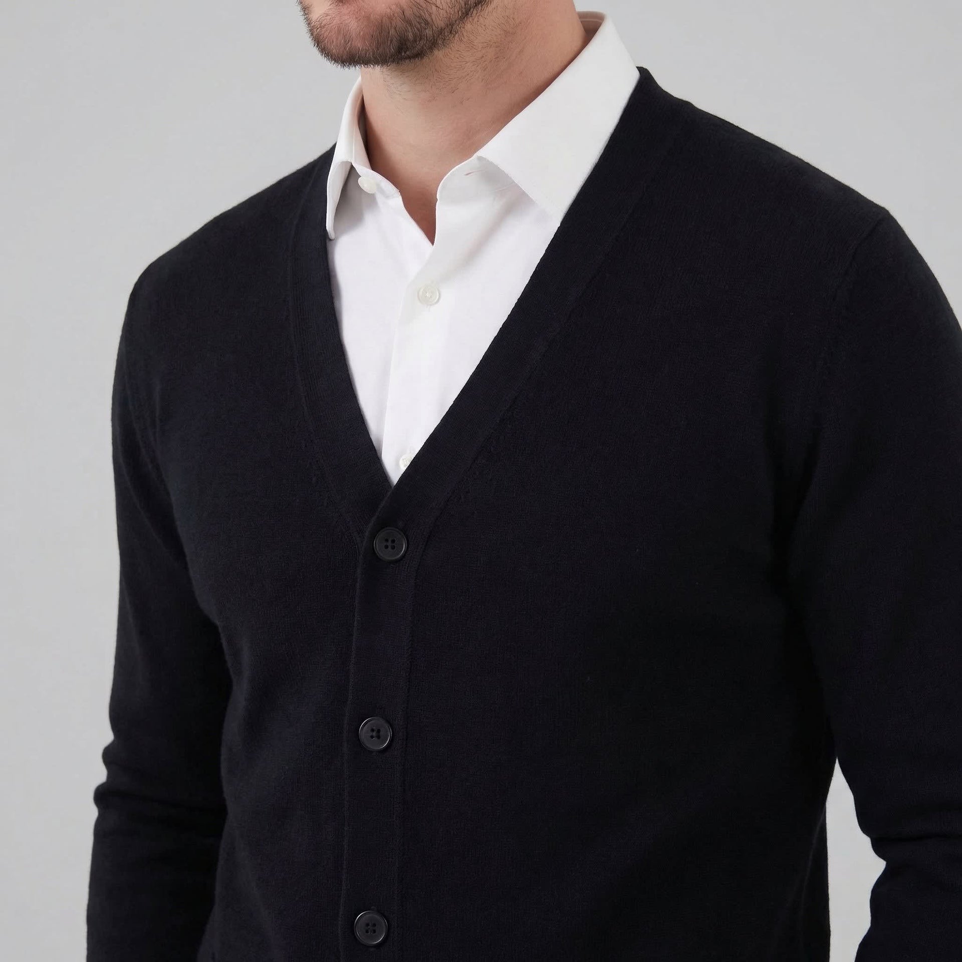 Herren Feinstrickjacke mit V-Ausschnitt | Sebastian