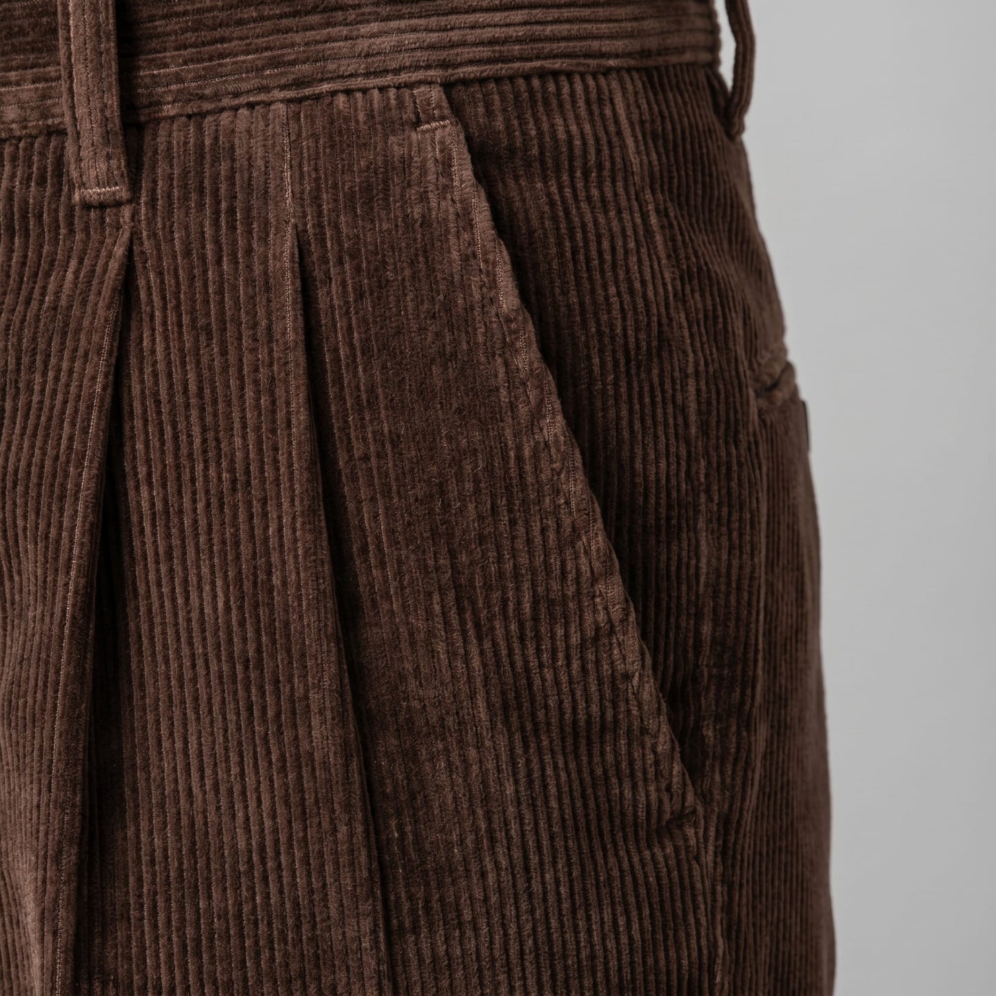Herren Cordhose mit Bundfalten und Aufschlag | Vitus_17