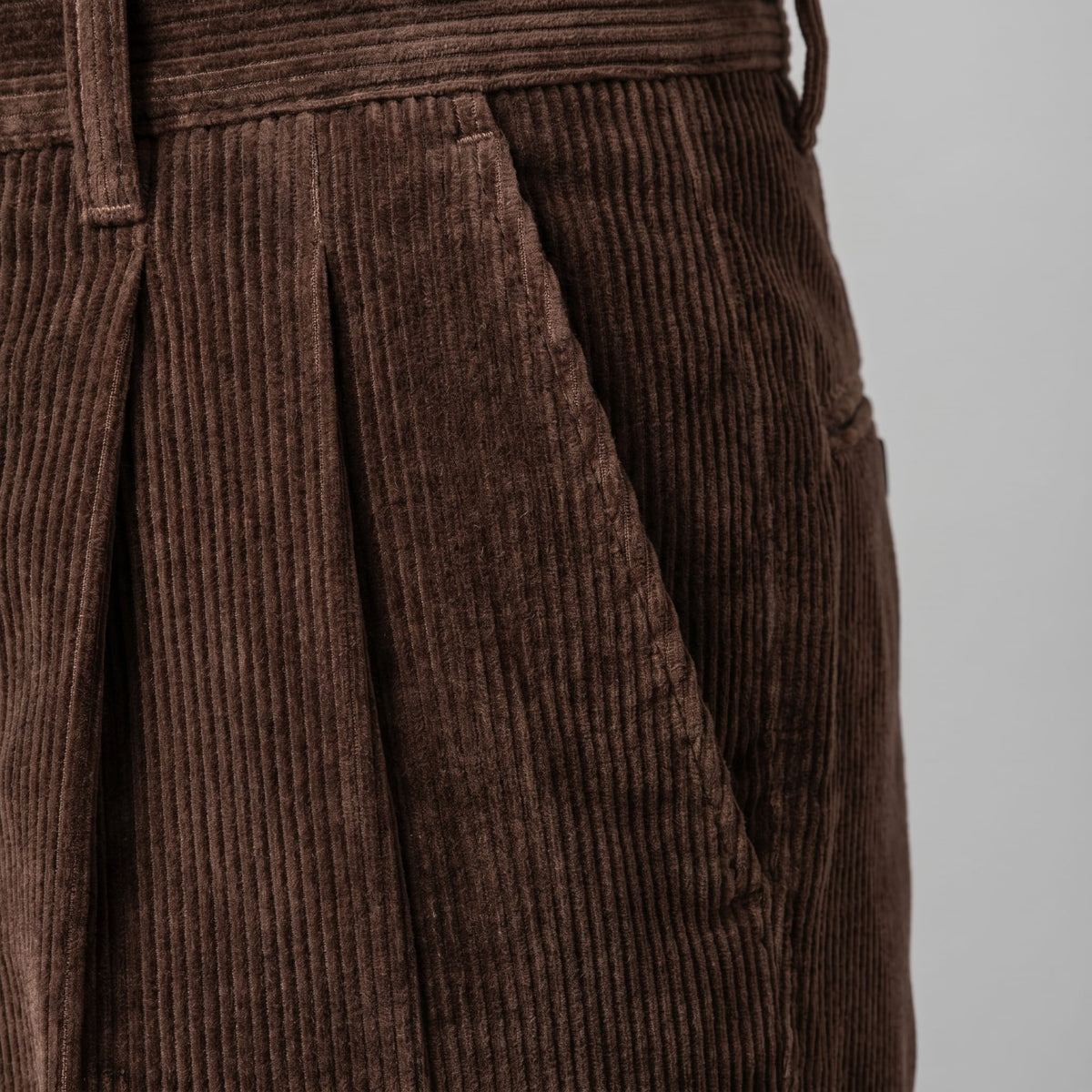 Herren Cordhose mit Bundfalten und Aufschlag | Vitus