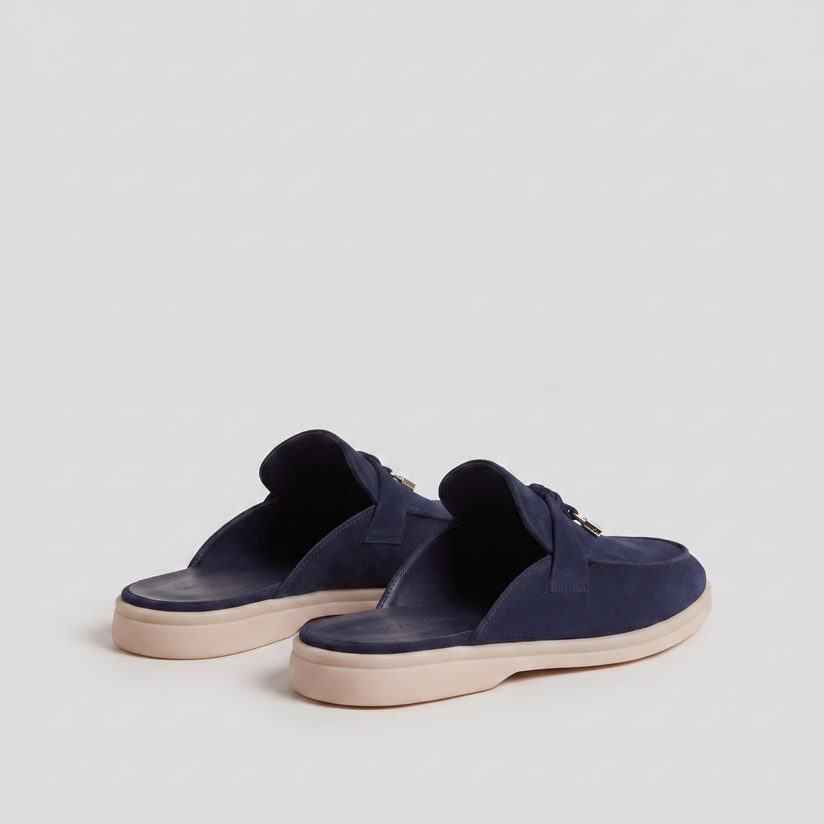 Herren Wildleder-Loafer Mules mit Metallanhänger | Bruno