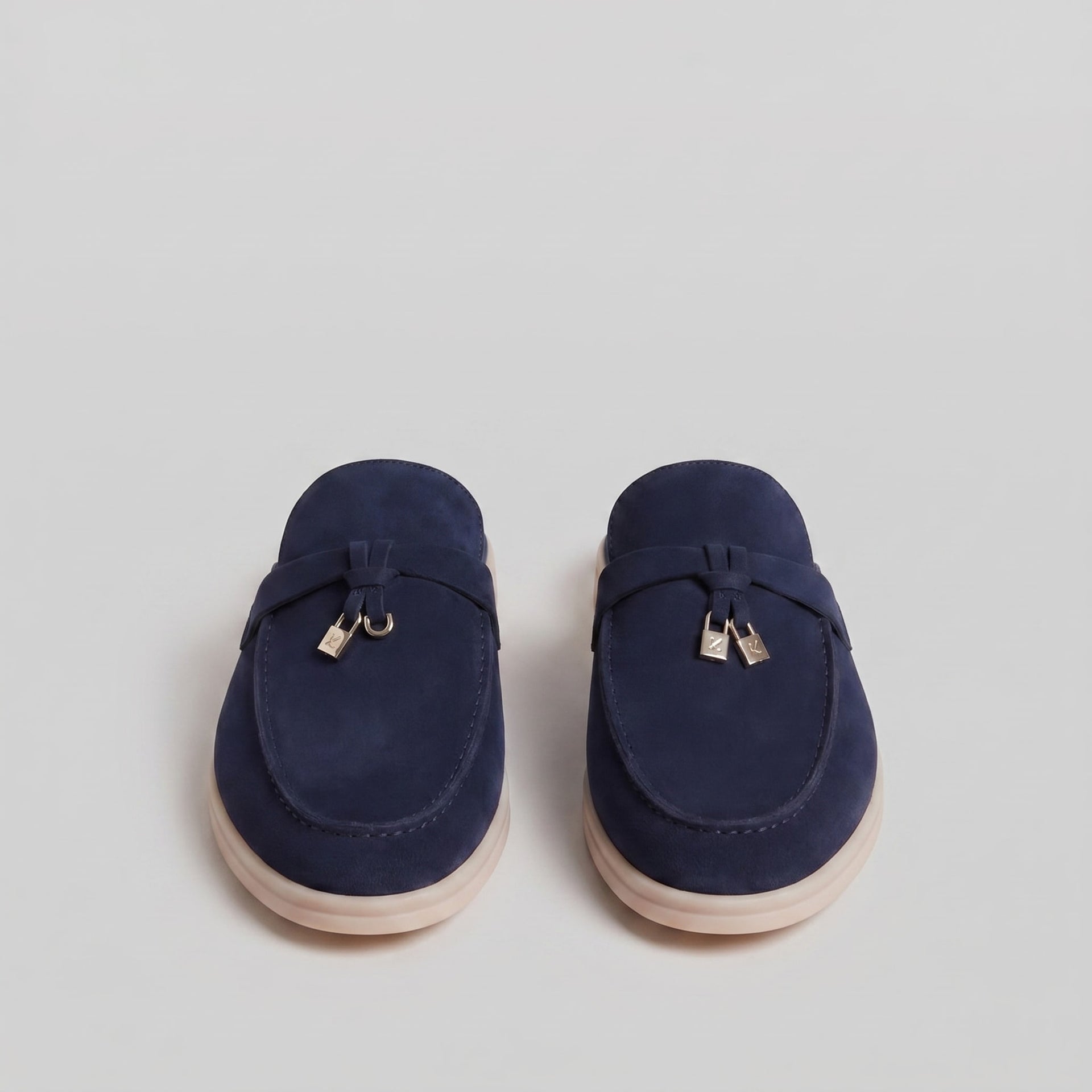 Herren Wildleder-Loafer Mules mit Metallanhänger | Bruno