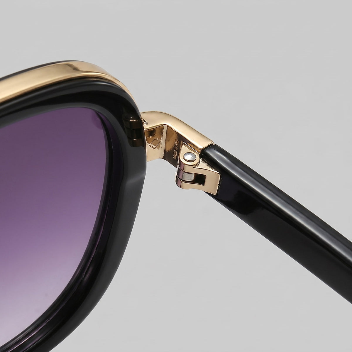 Herren Sonnenbrille eckig mit goldenem Doppelsteg | Hartmut