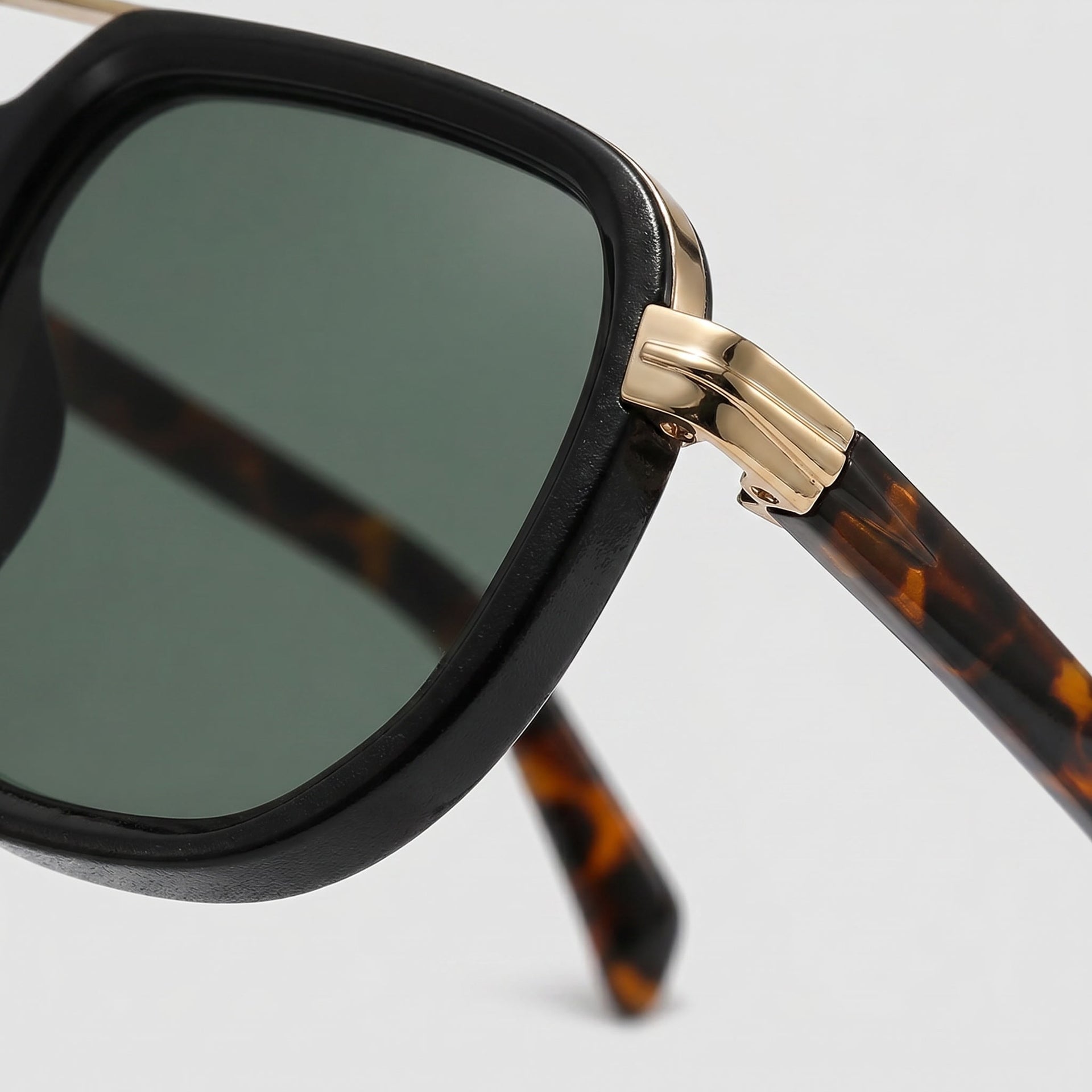 Herren Sonnenbrille eckig mit goldenem Doppelsteg | Hartmut