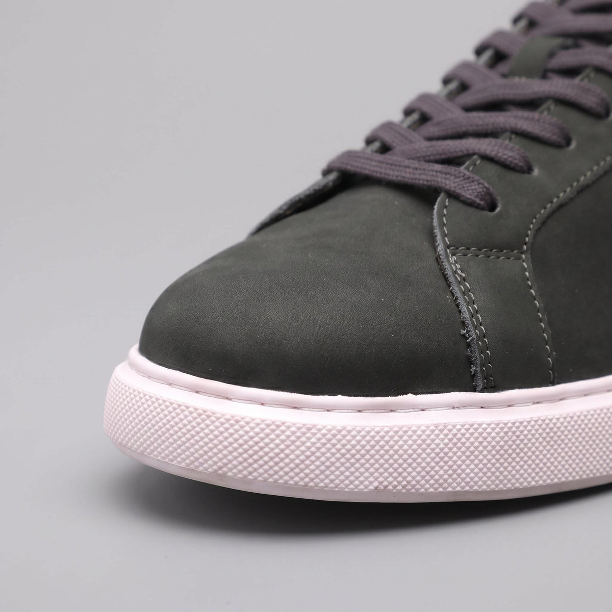 Herren Kunstledersneaker in Wildlederoptik mit Kontrastnaht | Gregor_23