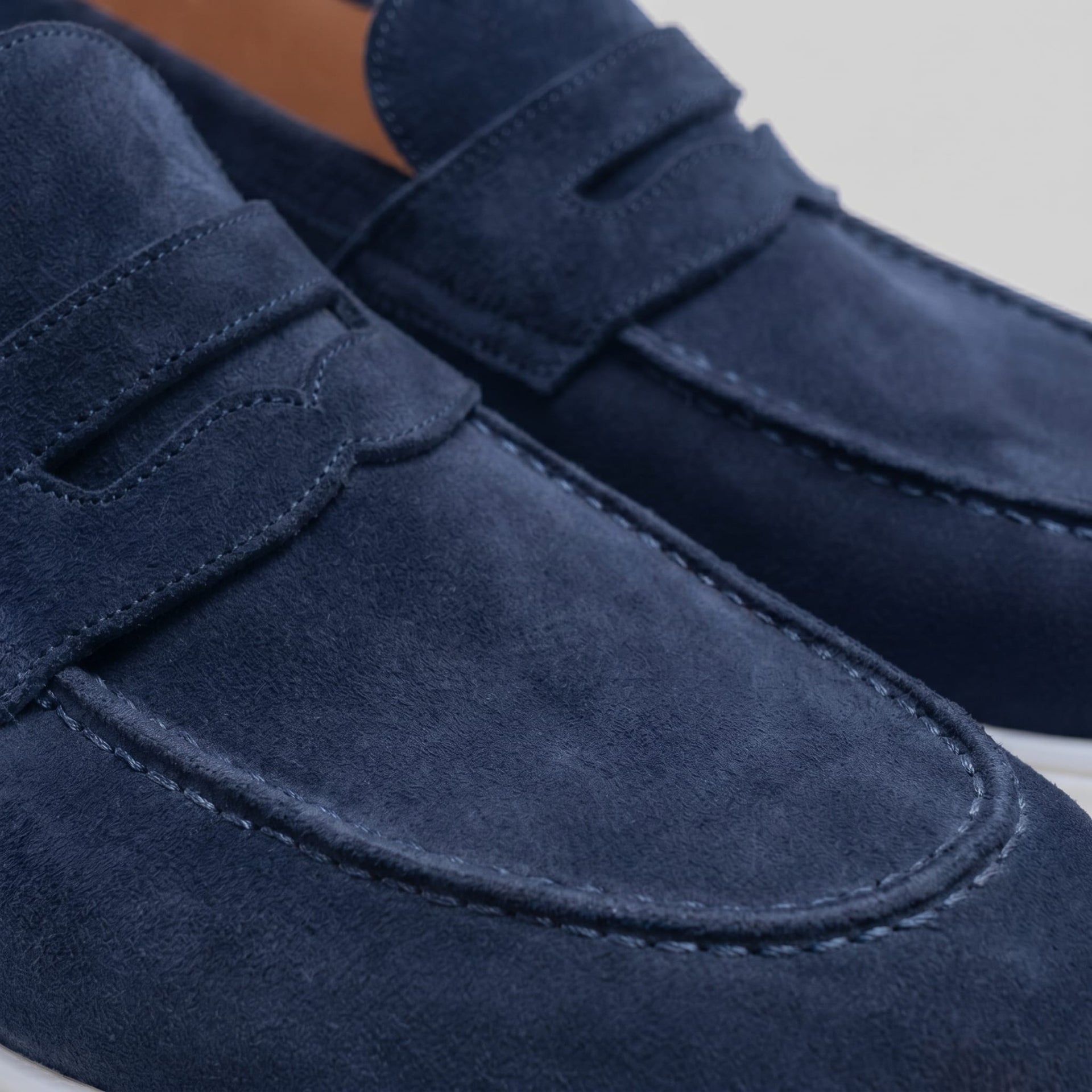 Herren Wildleder-Loafer mit weißer Sohle | Egbert