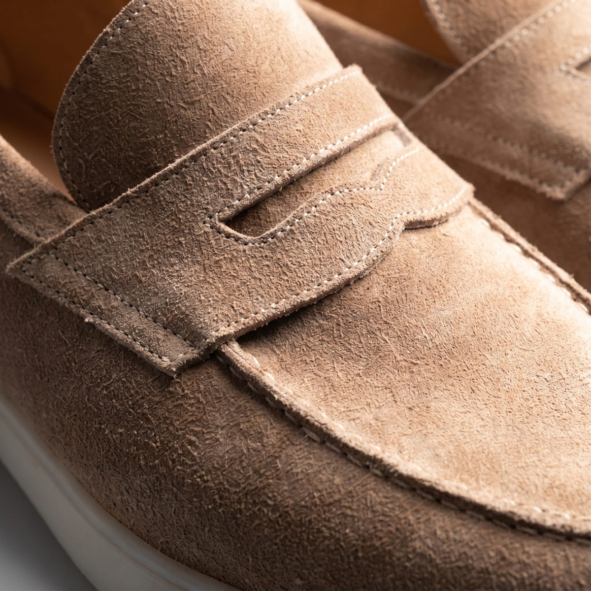 Herren Wildleder-Loafer mit weißer Sohle | Egbert_4
