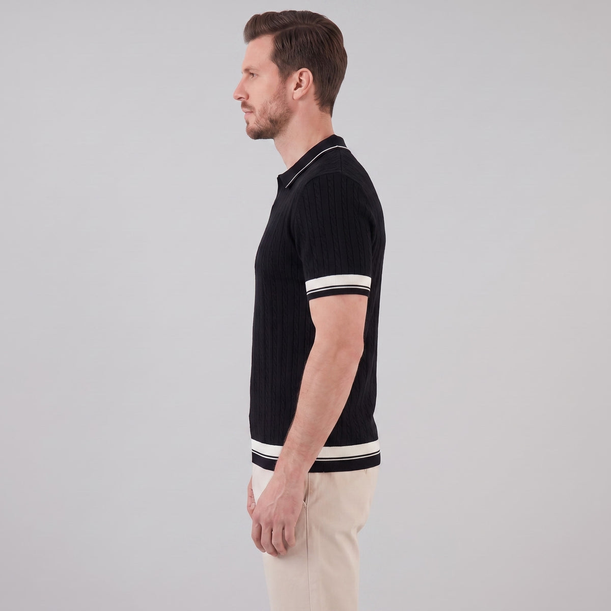Herren Strickpolo mit Zopfmuster und Kontrastbündchen | Hartwin