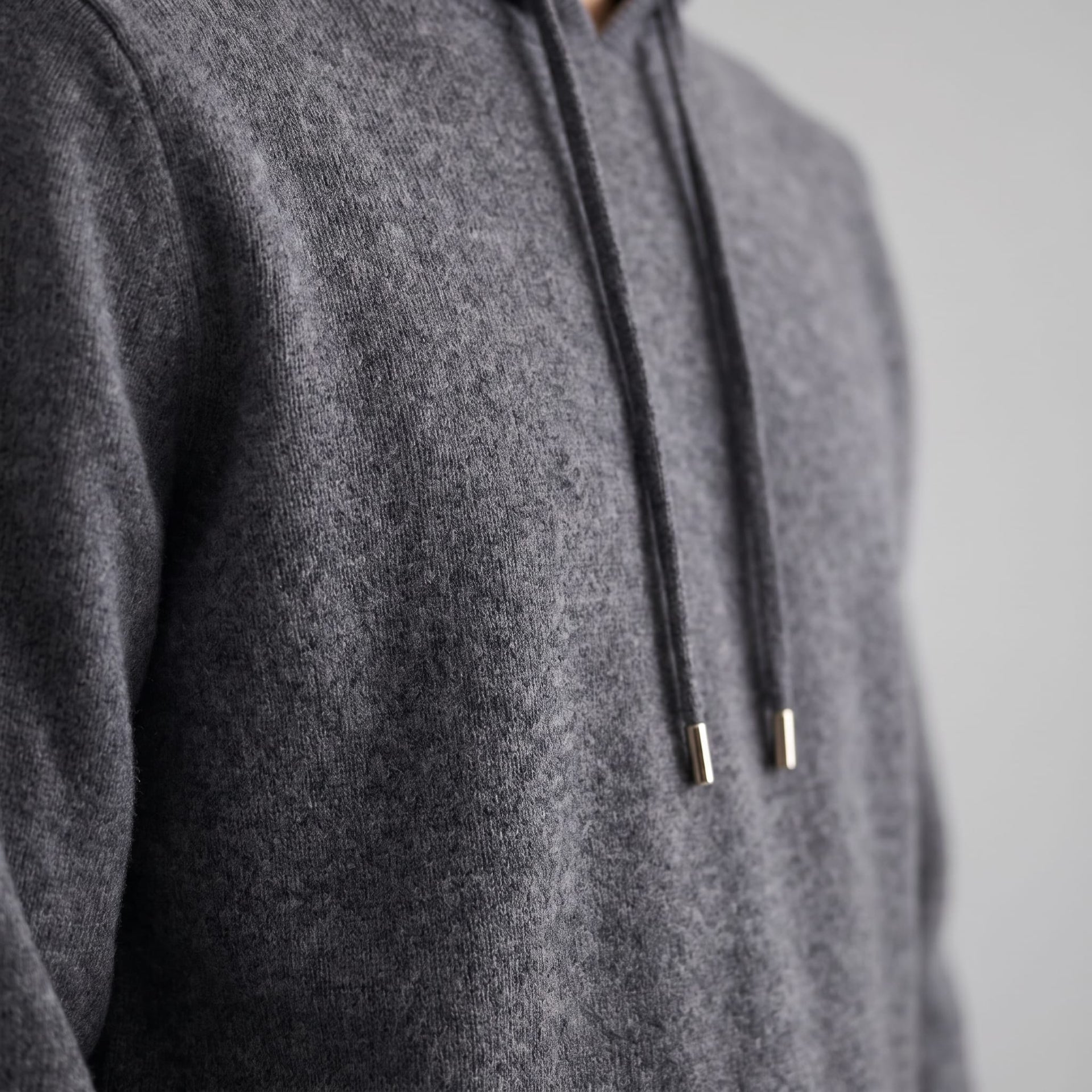 Herren Wollpullover mit Kapuze und Kordelzug | Thomas